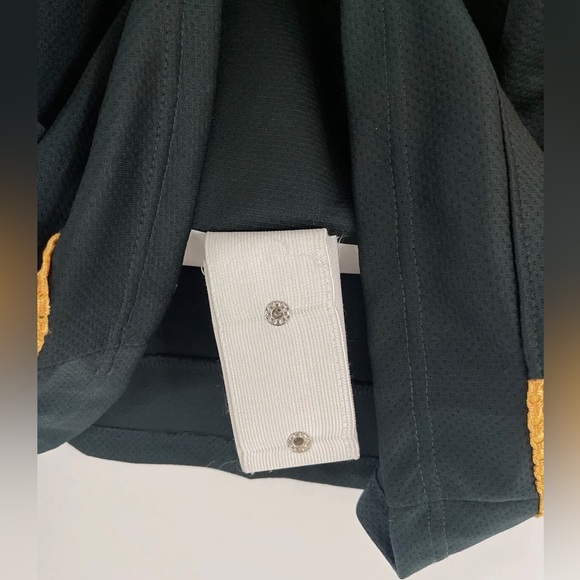 Notre Dame YOUTH Hockey Jersey. Gently Used. Size Youth Large - Picture 10 of 10